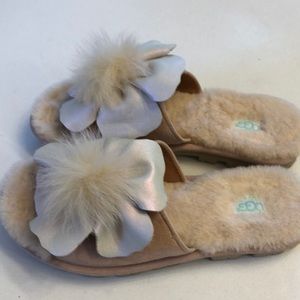 New Girls UGG slippers size 5